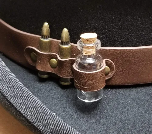 Vista 4 de Kenny K Steampunk Top Sombrero, hecho a mano, con reloj, balas, frasco de vidrio, lana, WFBC