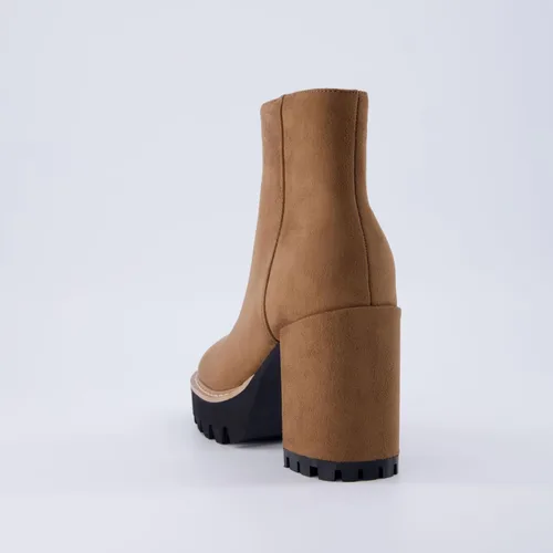 Vista 5 de CUSHIONAIRE Bota de tacón Ringo para mujer + espuma viscoelástica, anchos disponibles