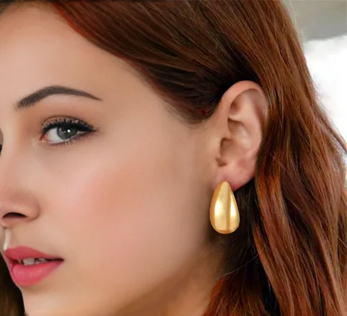 Vista 4 de Rnivida Aretes de aro de titanio chapados en oro grueso para mujer de moda