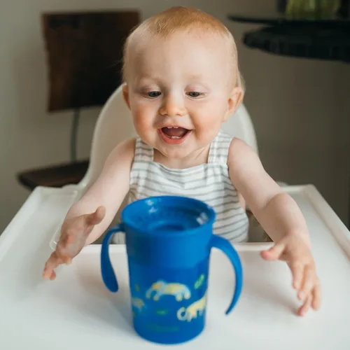 Vista 5 de Dr. Brown's Milestones™ Cheers360™ Taza, azul, de 7 oz (Paquete de 3)