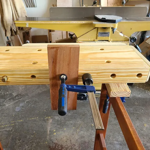 Vista 8 de Taytools 388091 Abrazadera vertical de ajuste rápido para superficie de banco de trabajo, sostenimiento, se adapta a agujeros de perro de 3/4
