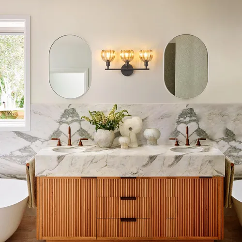 Vista 198 de Shenmoyl Lámparas de baño, lámpara de pared de 2 luces para tocador sobre espejo con pantalla de vidrio tulipán blanco para dormitorio, sala
