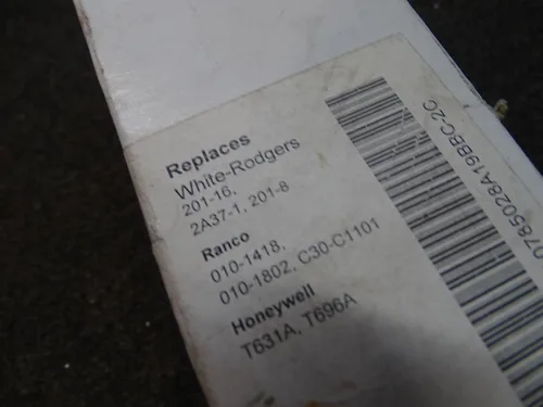 Vista 3 de Johnson Controls Termostato mecánico de voltios de línea A19BBC-2C, 120 a 277 VCA
