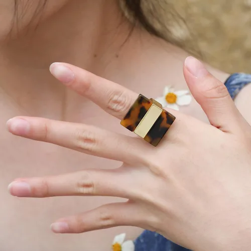 Vista 2 de Anillo de leopardo para mujer, joyería de leopardo, ajustable, chapado en oro, anillos acrílicos para mujer, anillo de tortuga, anillo de cóctel