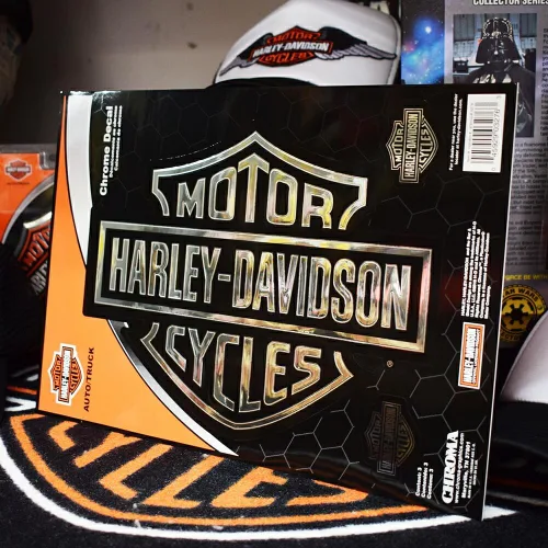 Vista 3 de Chroma 3276 Harley-Davidson - calcomanía de emblema clásico