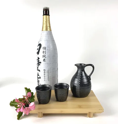Vista 4 de JapanBargain 4680, Juego de sake de porcelana auténtica japonesa Saki Set decantador de sake y tazas de saki, fabricado en Japón (tarro negro)