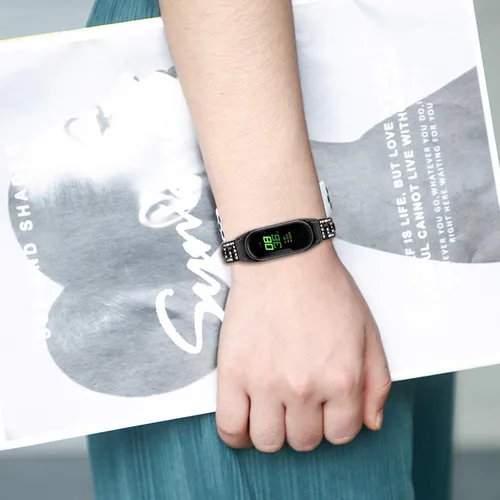Vista 5 de Mi Band 4 Correa de fitness, pulsera de acero inoxidable con diamantes de imitación para mujer, elegante correa de repuesto delgada, ajustable Negro