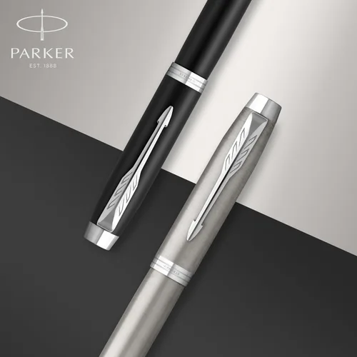 Vista 5 de PARKER IM - Estilográfica, de acero inoxidable con detalles cromados, trazo fino con cartucho de tinta azul caja de regalo