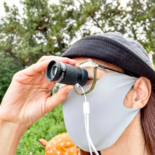 Vista 3 de Monocular de primer plano diseñado para usuarios de baja visión que tienen discapacidad visual. Monoculares de aumento de tamaño mini para visión a