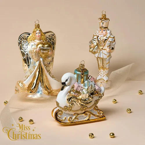 Vista 4 de EBE008 Miss Christmas 2026 Collection Gifts Galore - Adorno para árbol de Navidad de vidrio soplado