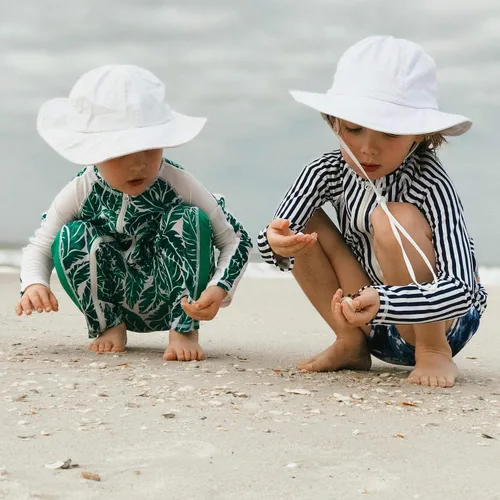 Vista 7 de SwimZip, sombrero unisex para niños, ala ancha, protección solar FPS 50, ajustable.