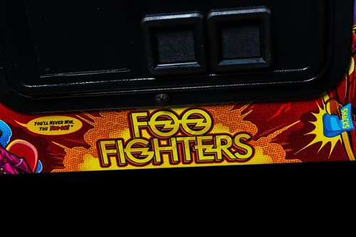 Vista 9 de Stern Pinball Foo Fighters con Insider Connected, Premium Edition Arcade Pinball Machine