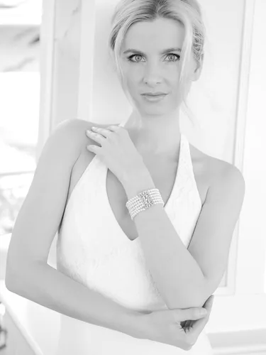 Vista 6 de Mariell Pulsera elástica de perlas de marfil y cristal, tamaño mediano de 6 a 7 pulgadas, se adapta a la mayoría de muñecas, perlas de imitación