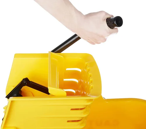 Vista 5 de Amazon Basics - Conjunto de cubo con escurridor de prensa lateral comercial para limpieza de pisos rectangular con ruedas (35 cuartos de galón)