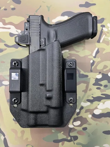 Vista 3 de Funda Kydex negra compatible con Glock 17 Olight PL-3 Valkyrie