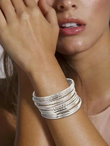 Vista 3 de Juego de 16 pulseras de oro para mujer, pulseras texturizadas apilables de varias capas, juego de joyas bohemias.