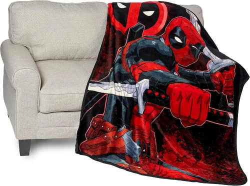 Vista 6 de Northwest Deadpool Micro Raschel - Manta de 46 x 60 pulgadas, espadachín