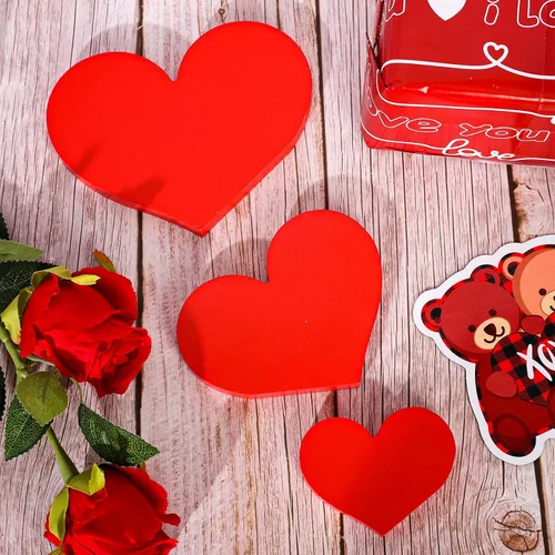 Vista 4 de Whaline Decoración de mesa de madera con forma de corazón para el día de San Valentín, centro de mesa con forma de corazones rojos, 3 tamaños