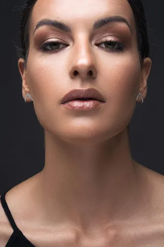 Vista 21 de Emmanuela - Aretes de aro texturizados en forma de V, plata de ley 925 chapada en oro, estilo minimalista, moderno, sexy, hipoalergénicos y sin