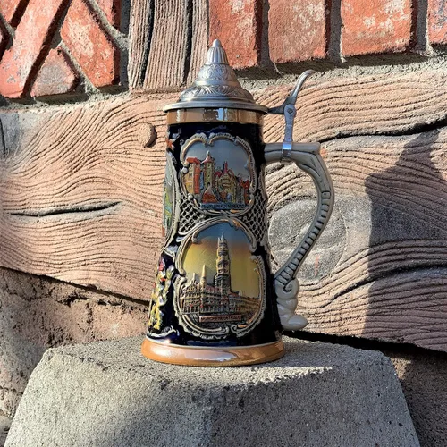 Vista 5 de Essence of Europe Gifts Jarra de cerveza alemana con tapa de 1 litro – Neuschwanstein Village Scenes Beer Steins Mug – Jarra Cervecera Alemana Stein
