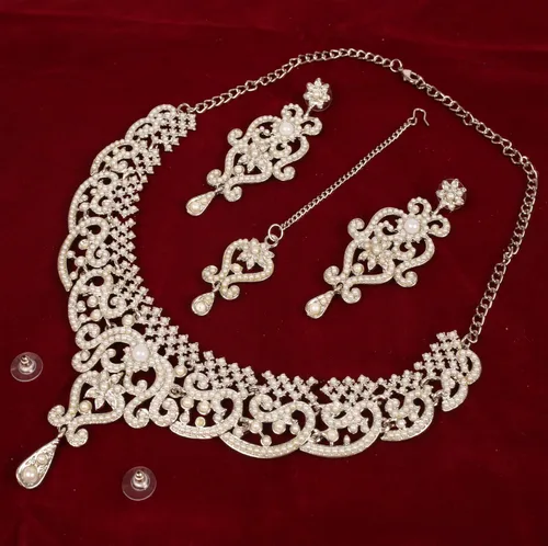 Vista 205 de Conjunto precioso de collar con look real Indian Bollywood, maravillosamente decorado, conjunto de collar adornado para mujer.