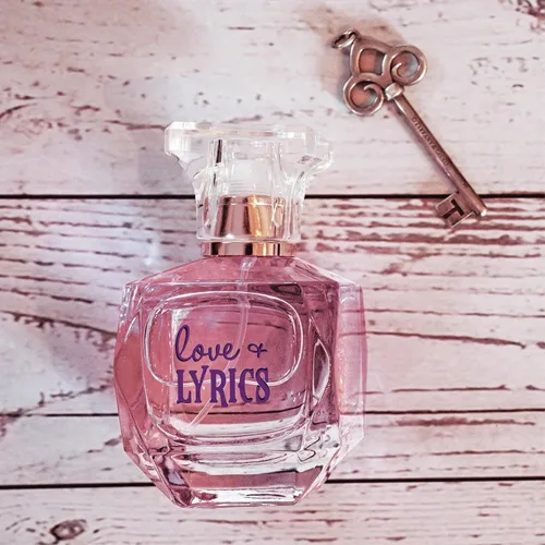 Vista 3 de Tru Western Love & Lyrics Perfume para mujer, 1.7 fl oz (1.7 fl oz) - Fruity Floral