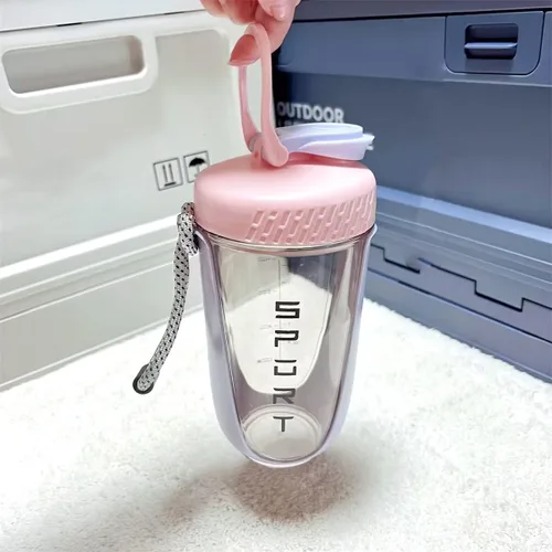 Vista 7 de Botella agitadora de proteínas de 20 onzas, botellas deportivas para mezclas de proteínas con batidora, botella mezcladora, taza agitadora portátil