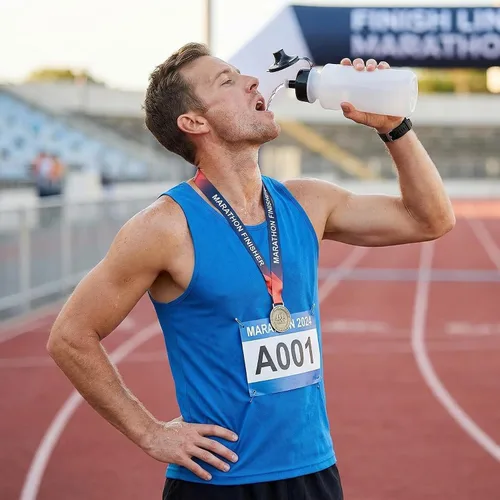 Vista 5 de SOUJOY Paquete de 10 botellas de agua deportivas, botella de plástico de 21 onzas con tapa de empujar/tirar fácil de abrir, botella de agua