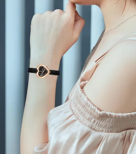Vista 7 de MASTOP Reloj de lujo para mujer, con forma de corazón, correa de piel, cuarzo, impermeable, elegante, informal, para mujer