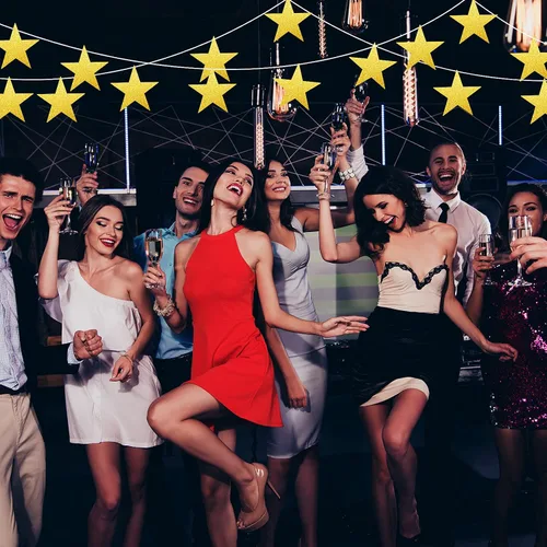 Vista 4 de Gejoy 80 piezas de recorte de estrellas doradas con purpurina dorada, decoración de estrellas doradas, estrella de papel doble impresa para noche