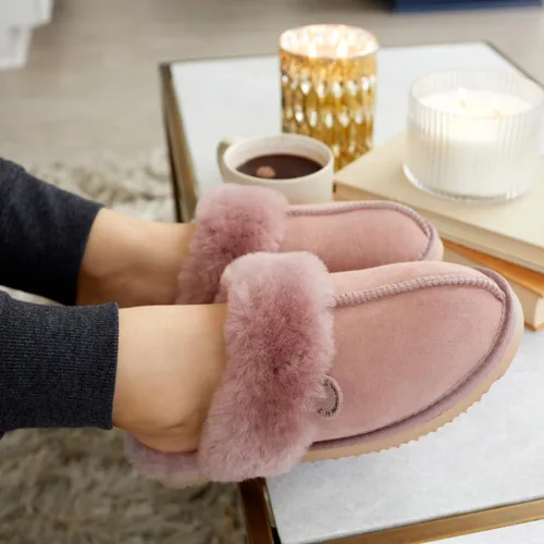 Vista 32 de Dearfoams Fireside Sydney Pantuflas anchas de piel de oveja para mujer, para interiores y exteriores