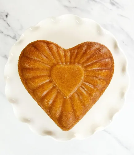 Vista 3 de USA Pan Global Bakeware Molde para pastel con forma de corazón elegante