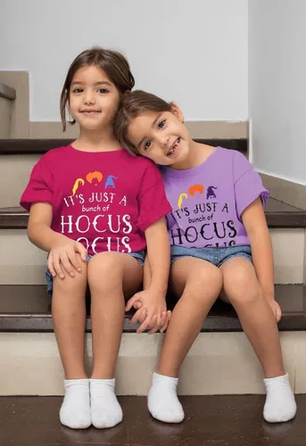 Vista 3 de UNIQUEONE playera de Hocus Pocus para Halloween, diseño de Sanderson