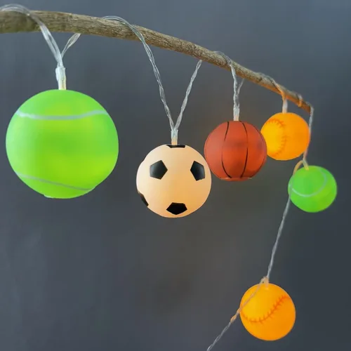 Vista 6 de 10 bolas deportivas de 5.4 ft de largo, funciona con pilas, con forma de fútbol, luces LED de noche para Halloween, Navidad, Acción de Gracias