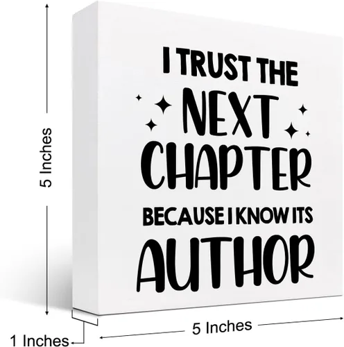 Vista 2 de Letrero de madera con texto en inglés "I Trust Next Chapter Because I Know Its Author", decoración de escritorio inspiradora de madera, placa