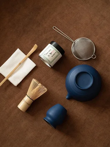 Vista 6 de Juego de 6 batidores japoneses de matcha, hecho a mano con cuenco (chawan), batidor de bambú (Chasen) y soporte, cuchara, tamiz y toalla de té, kit