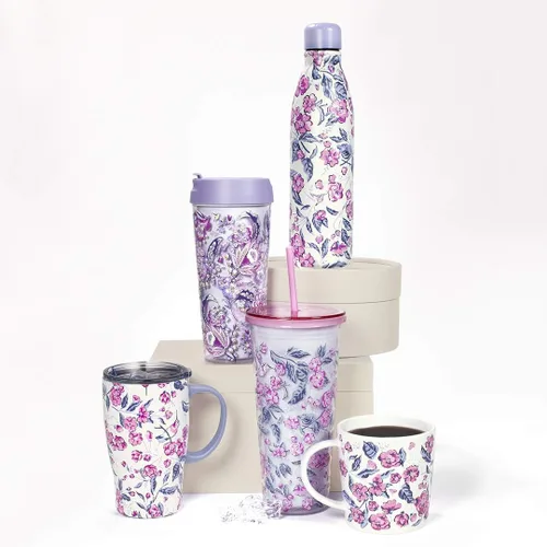 Vista 5 de Vera Bradley Taza de café aislada con asa, taza de 18 onzas de acero inoxidable con tapa, taza térmica de metal con flores rosadas, colibrí Ditsy