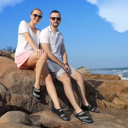 Vista 2 de GZTGZMWG Water Shoes for Men Women Quick-Dry Barefoot Aqua Sock Outdoor Athletic Sport Shoes