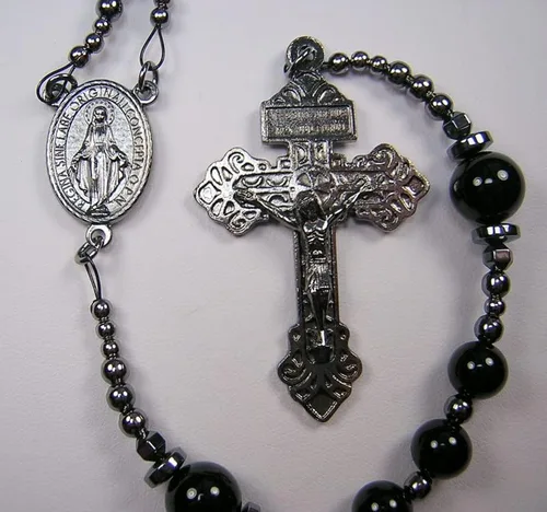 Vista 3 de Rosario negro XLong para hombre de 25 pulgadas, ónix negro católico y jade azul oscuro, collar de piedras preciosas Gunmetal Masculino Católico