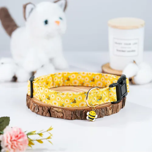 Vista 6 de PREHAI Collar de Algodón Lindo para Perros Pequeños, Medianos y Grandes, Diseño Especial Collar Amarillo Lindo de Abeja para Perros Chicos y Niñas