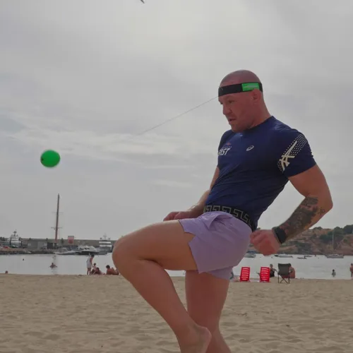 Vista 4 de Boxbollen® Bola de reflejos de boxeo - Edición limitada de Conor McGregor el Notorio - Contador de golpes conectado a la aplicación - Bola