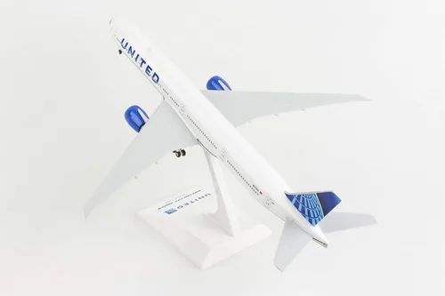 Vista 3 de Daron SkyMarks United 777-300ER 1/200 c/engranaje SKR1054 2019 Librea Azul, Blanco