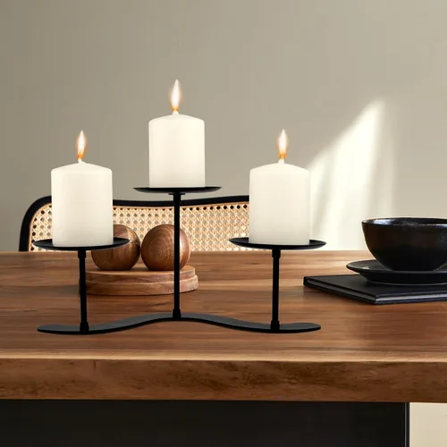 Vista 2 de Candelabro de hierro de 3 brazos - 10 pulgadas ondulado para velas de pilar Marco de metal duradero con 3 plataformas escalonadas, acabado negro