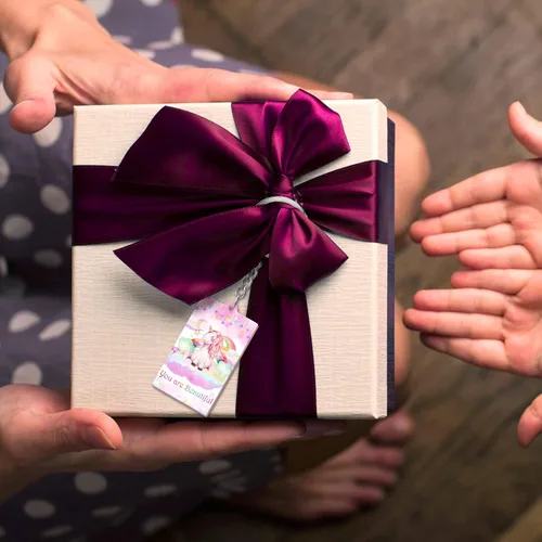 Vista 6 de 9 llaveros acrílicos de unicornio arcoíris con cita inspiradora de unicornio, regalos para niñas y mujeres, regalos de amistad de unicornio