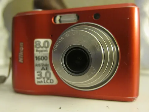 Vista 3 de Nikon Coolpix L18 - Cámara digital de 8 MP con zoom óptico 3x (rojo rubí)