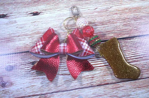 Vista 3 de Merry Christmas Stocking with Bow and Bubblegum Beads Keychain. Colors Can Be Changed, round key ring and lobster claw