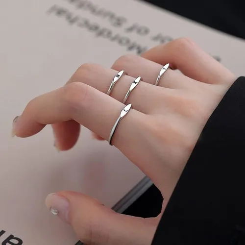 Vista 3 de Anillo de inicial para mujer, lindo anillo ajustable con letras mayúsculas de plata apilable