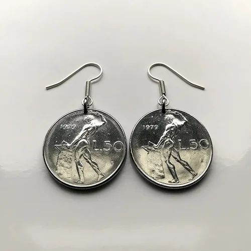 Vista 2 de 1959 Italy 50 Lire coin earrings Italian jewelry Vulcan blacksmith Roma Milan Florence Venice Verona Genoa Perugia Palermo Bologna Torino Napoli