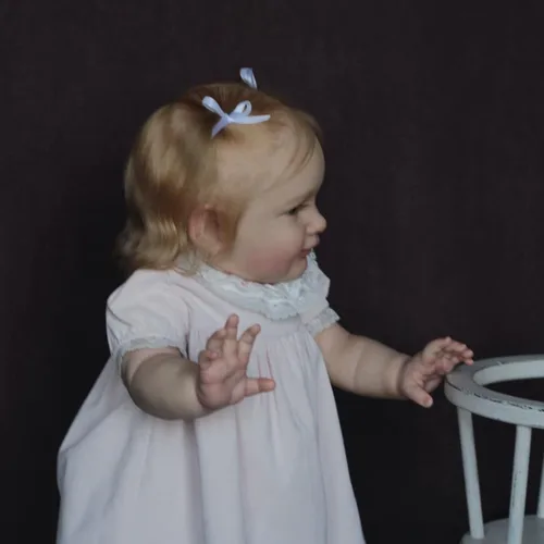 Vista 5 de Muñeca Reborn realista de silicona realista de 24 pulgadas que se ve real viva, cuerpo suave, arraigado pelo castaño, juguetes para bebés recién
