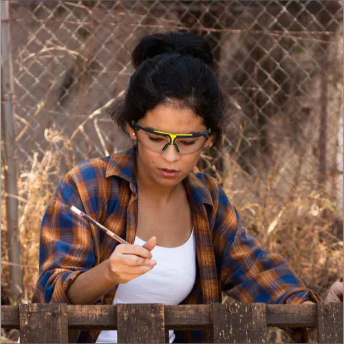 Vista 3 de HexArmor VS300 Gafas de seguridad con brazos laterales ajustables Z87+ para hombres y mujeres Transparente +1.0 / Anti niebla anti arañazos